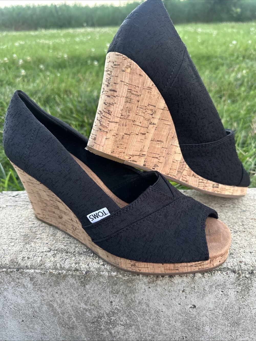 TOMS Women's Classic Wedge Sandals in black cork-wrapped platform heel sz 8